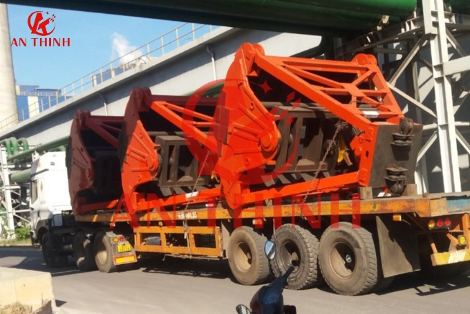 So sánh chi tiết giữa gầu ngoạm thủy lực và gầu ngoạm cơ khí
