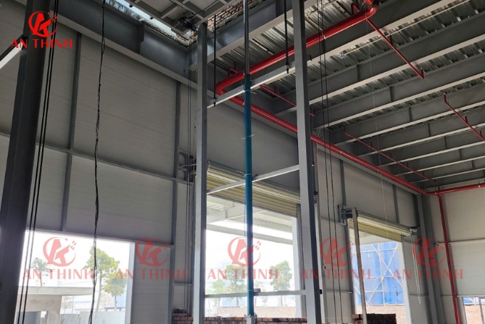 Tổng quan về thang nâng và vai trò trong sản xuất