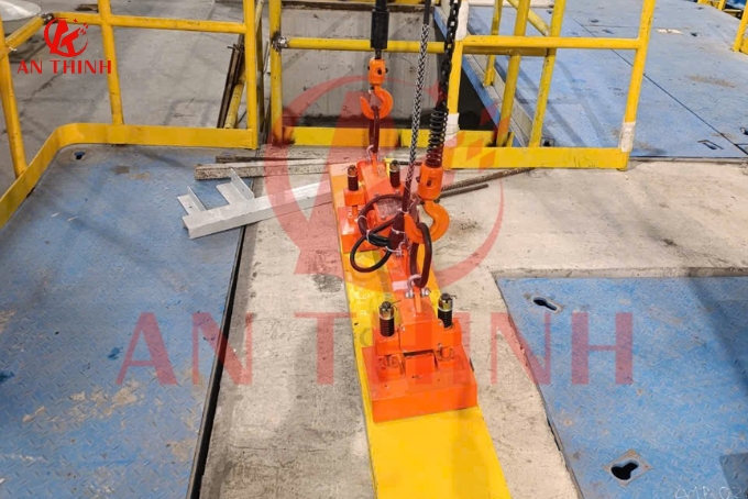 Tầm quan trọng của việc tính đúng tải trọng mâm từ nâng phế liệu