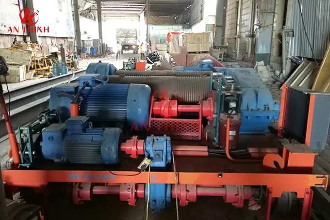 Ứng dụng tời nâng trong xưởng cơ khí