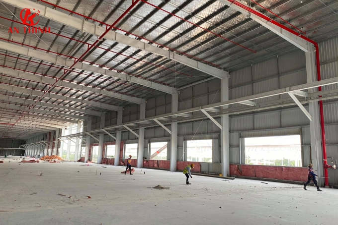 Lý do nhà thép tiền chế phù hợp với nhà máy cơ khí, thép nặng