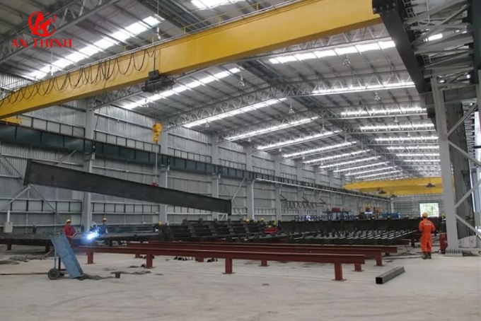 Ưu điểm khi sử dụng nhà thép tiền chế cho nhà máy cơ khí, thép nặng