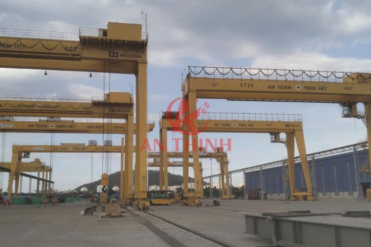 Các chi tiết cơ cấu nâng hạ của cổng trục 40 tấn được chế tạo chuẩn xác, giúp tối ưu chi phí bảo trì sau này