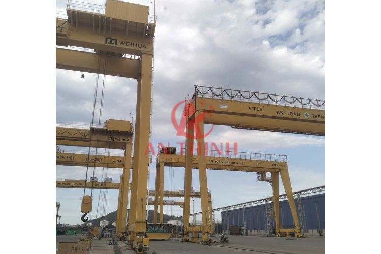Quá trình thử tải động toàn bộ hệ thống cổng trục tại bãi B với mức tải trọng vượt định mức, khẳng định chất lượng gia công kết cấu thép vượt trội