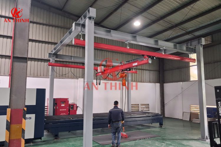 Cơ cấu động cơ di chuyển xe lớn bằng điện giúp hệ thống vận hành êm ái với tốc độ 14 m/phút