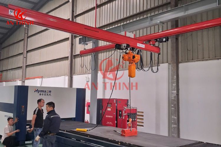 Thiết bị pa lăng điện 1 tấn kết hợp xe con di chuyển mượt mà trên dầm ray KBK