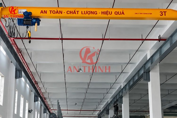 Khung kết cấu dầm biên và hệ thống ray di chuyển cầu trục được tối ưu theo chiều cao cột xưởng